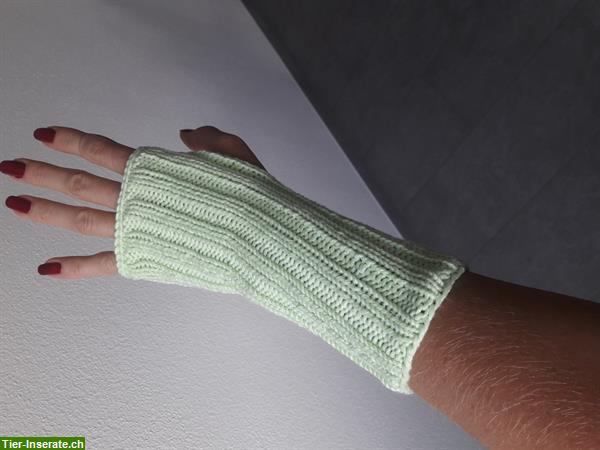 Bild 1: Handgestrickte Pulswärmer / Handschuhe zu verkaufen