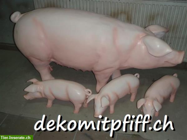 Bild 1: Deko Schwein lebensgroß mit 3 Deko Ferkel lebensgroß